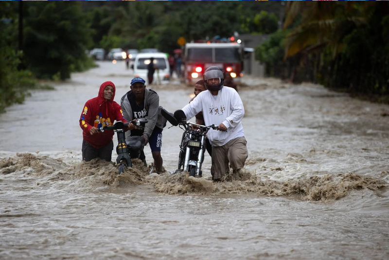 حصيلة ضحايا الأمطار الموسمية في باكستان تتخطى 320 قتيلا خلال 48 ساعة حصيلة ضحايا الأمطار الموسمية في باكستان تتخطى 320 قتيلا خلال 48 ساعة