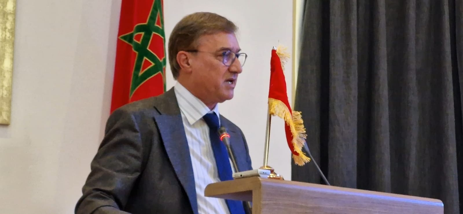 العيون .. الدعوة إلى تعزيز السيادة الإعلامية دفاعا عن العقل والوعي في مواجهة التضليل العيون .. الدعوة إلى تعزيز السيادة الإعلامية دفاعا عن العقل والوعي في مواجهة التضليل