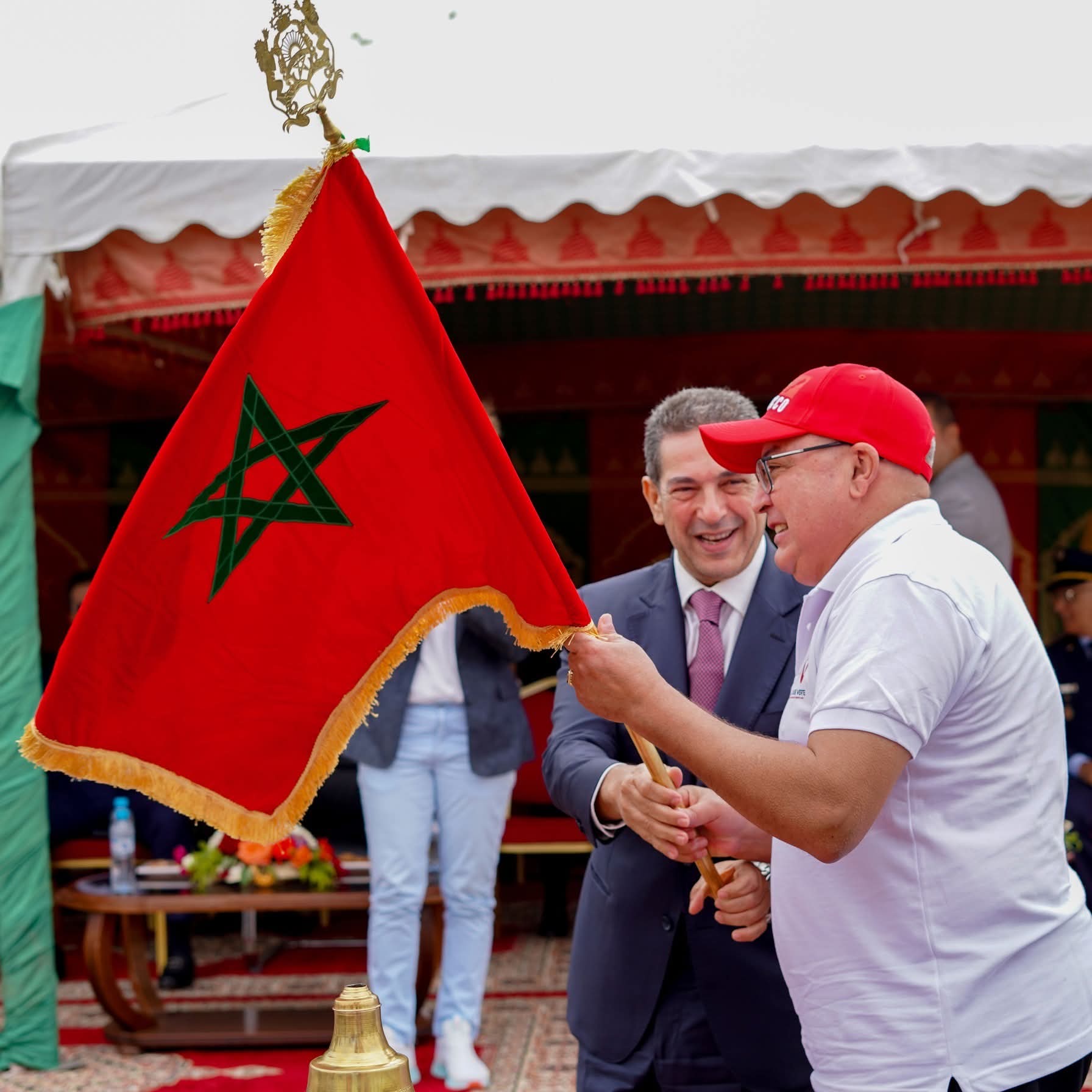 والي جهة سوس ماسة يسلم لمولاي إبراهيم بوطيب العلم الوطتي لحمله في المرحلة الثامنة من” سباق التناوب الرمزي المسيرة الخضراء” أكادير – تيزنيت والي جهة سوس ماسة يسلم لمولاي إبراهيم بوطيب العلم الوطتي لحمله في المرحلة الثامنة من” سباق التناوب الرمزي المسيرة الخضراء” أكادير – تيزنيت