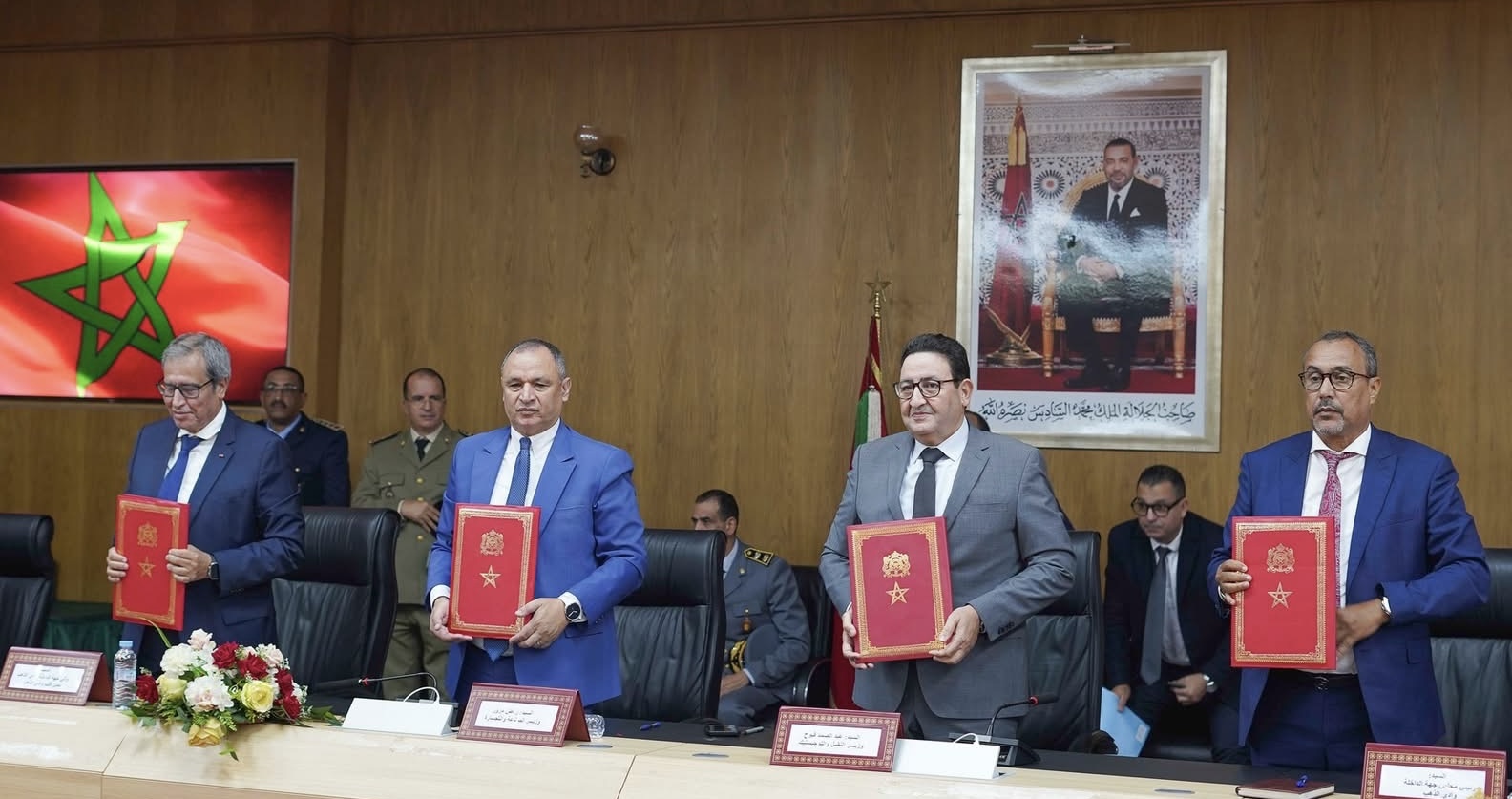 الداخلة تحتضن مراسيم توقيع اتفاقيات كبرى لدعم التجارة الخارجية والبنيات اللوجيستية الداخلة تحتضن مراسيم توقيع اتفاقيات كبرى لدعم التجارة الخارجية والبنيات اللوجيستية