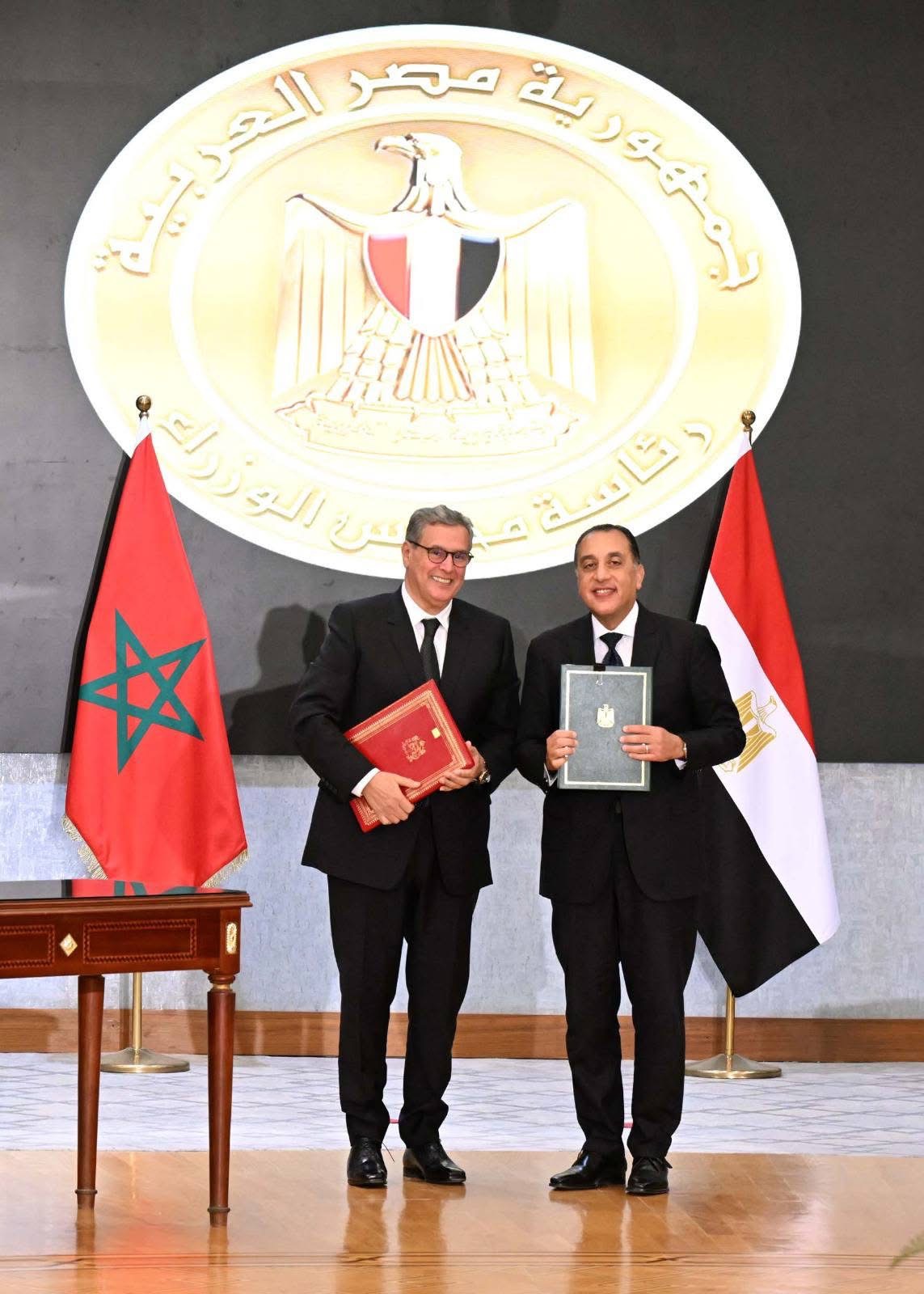 في ختام الدورة الأولى للجنة التنسيق والمتابعة المصرية ـ المغربية: رئيسا حكومة مصر والمغرب يشهدان توقيع عددٍ من الوثائق لدعم وتعزيز العلاقات الثنائية بين البلدين في ختام الدورة الأولى للجنة التنسيق والمتابعة المصرية ـ المغربية: رئيسا حكومة مصر والمغرب يشهدان توقيع عددٍ من الوثائق لدعم وتعزيز العلاقات الثنائية بين البلدين