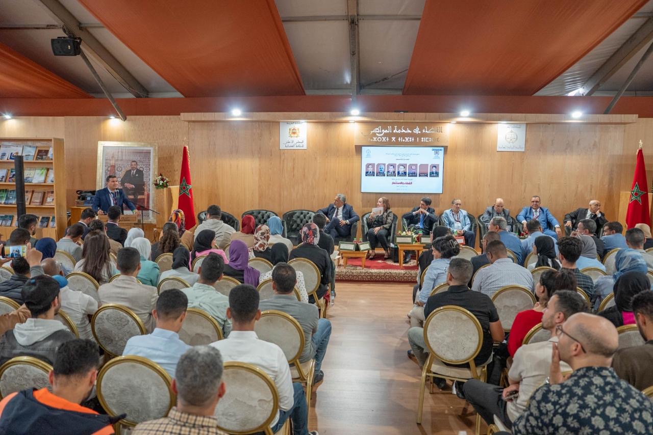 مسؤولون وخبراء يسلطون الضوء على أدوار القضاء والنيابة العامة في حماية الاستثمار وضبط المنافسة بالمعرض الدولي للنشر والكتاب مسؤولون وخبراء يسلطون الضوء على أدوار القضاء والنيابة العامة في حماية الاستثمار وضبط المنافسة بالمعرض الدولي للنشر والكتاب