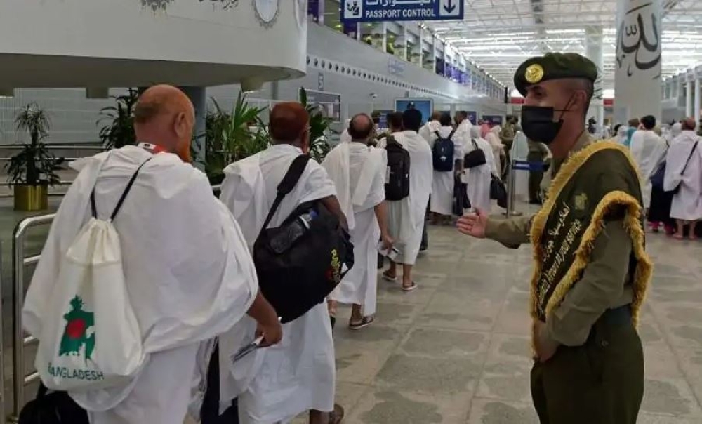 موسم الحج 1447هـ .. 100 ألف ريال سعودي غرامة بحق كل من يؤوي حاملي تأشيرات الزيارة في مكة المكرمة والمشاعر المقدسة موسم الحج 1447هـ .. 100 ألف ريال سعودي غرامة بحق كل من يؤوي حاملي تأشيرات الزيارة في مكة المكرمة والمشاعر المقدسة