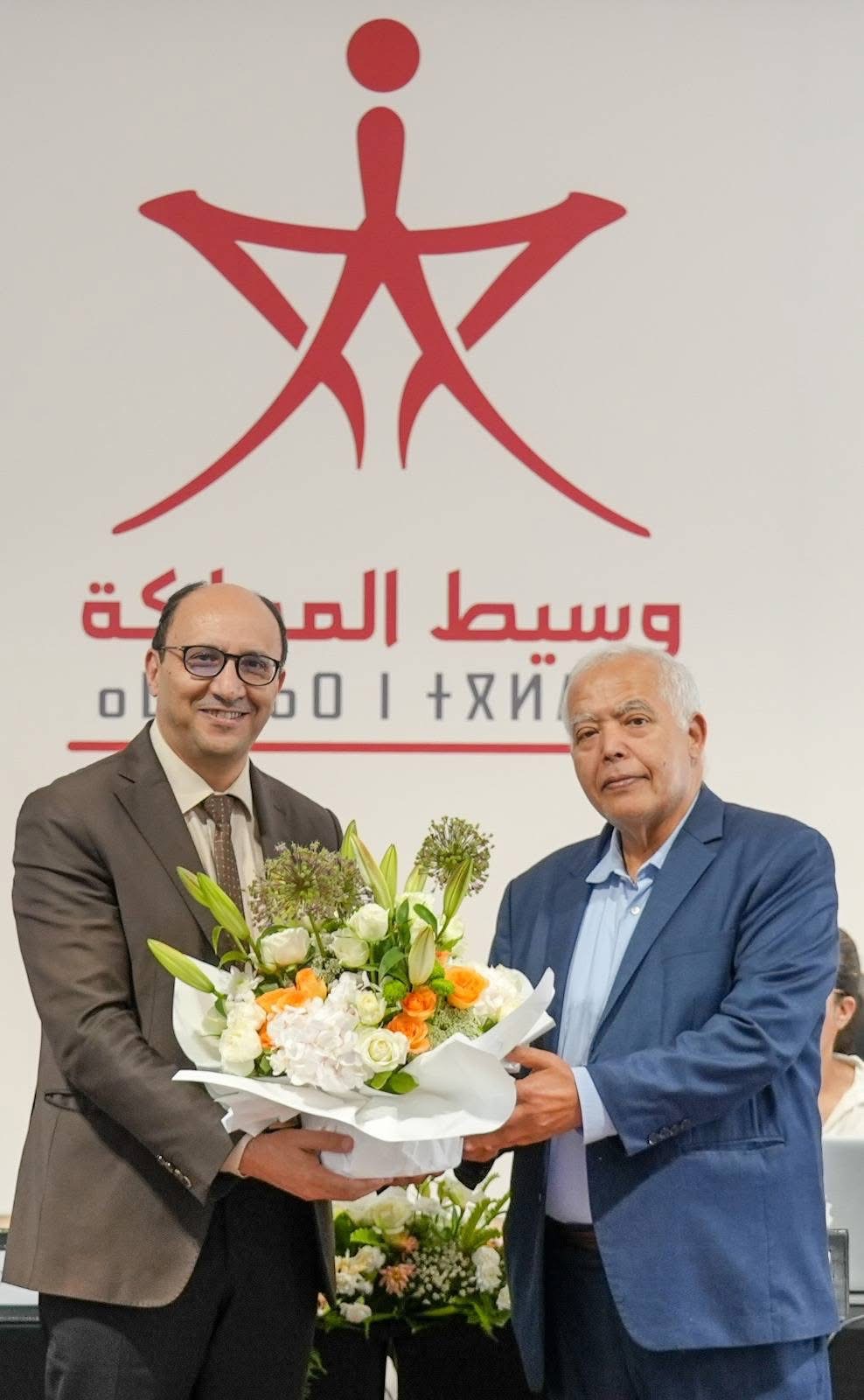 وسيط المملكة يكرم الأستاذ عبد الله ساعف وسيط المملكة يكرم الأستاذ عبد الله ساعف