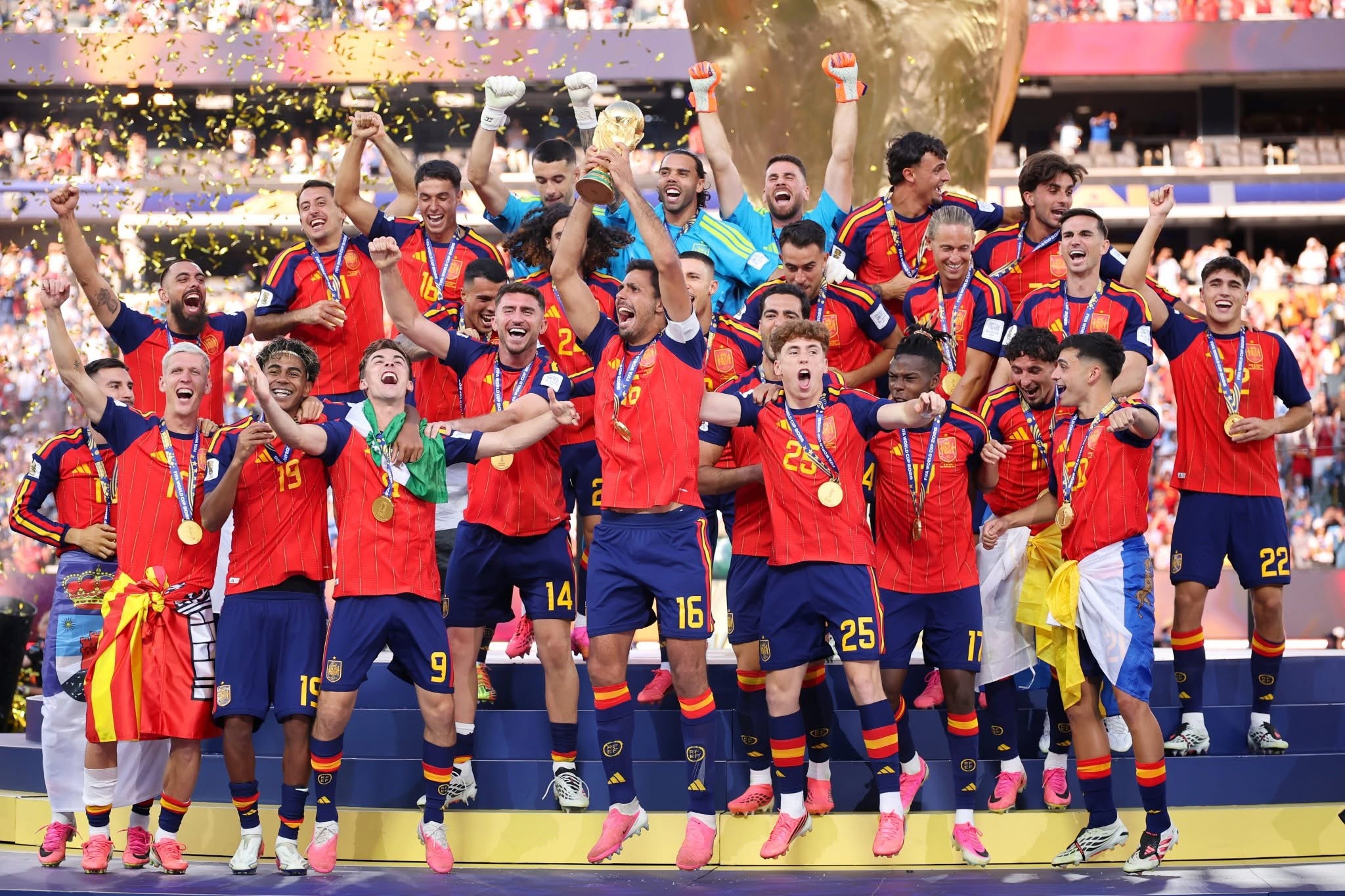 المنتخب الاسباني يتوج بمونديال 2026 عقب فوزه على نظيره الارجنتيني المنتخب الاسباني يتوج بمونديال 2026 عقب فوزه على نظيره الارجنتيني
